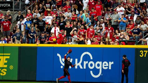 Braves bring road win streak into matchup with the Reds